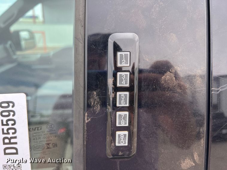 image for item DR5599 2018 Ford F150  Crew Cab pickup truck