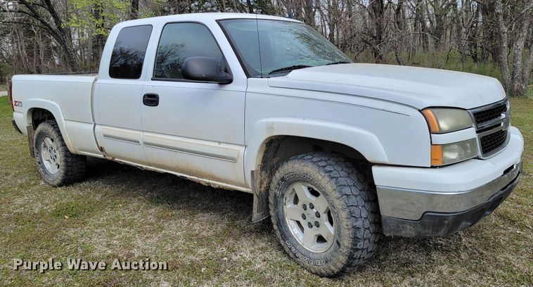 image for item HP9722 2006 Chevrolet Silverado 1500  Ext. Cab pickup truck