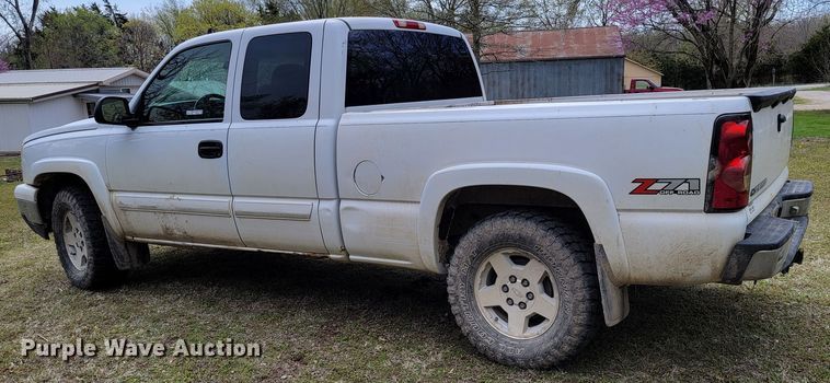 image for item HP9722 2006 Chevrolet Silverado 1500  Ext. Cab pickup truck
