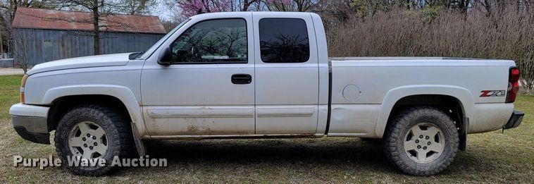 image for item HP9722 2006 Chevrolet Silverado 1500  Ext. Cab pickup truck