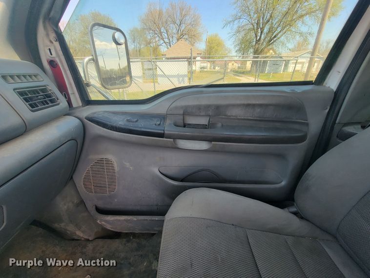 image for item HP9735 2005 Ford F650  SuperCab rollback truck