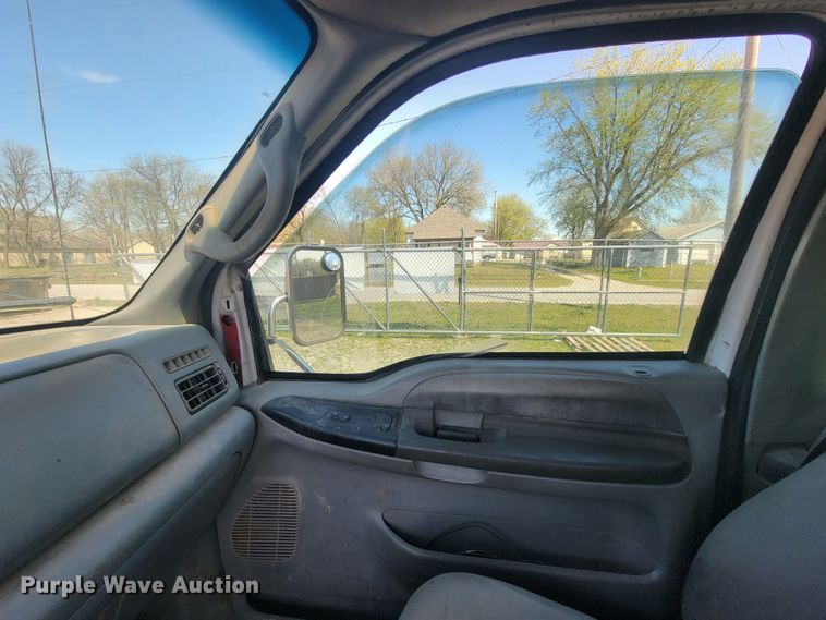 image for item HP9735 2005 Ford F650  SuperCab rollback truck