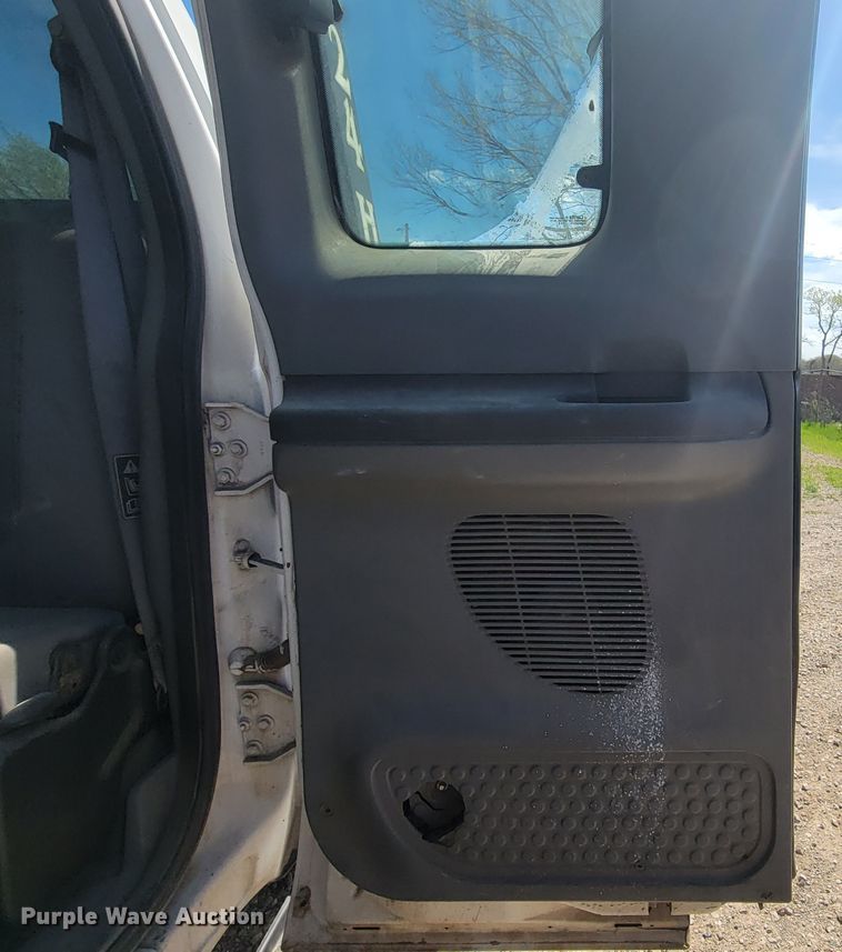 image for item HP9735 2005 Ford F650  SuperCab rollback truck