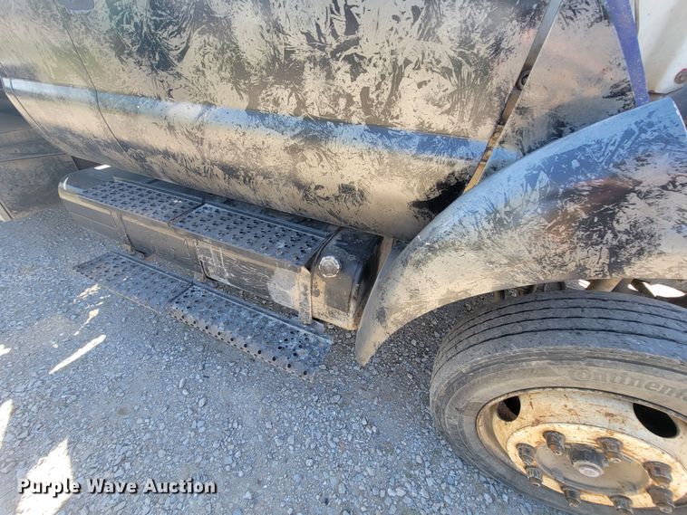 image for item HP9735 2005 Ford F650  SuperCab rollback truck