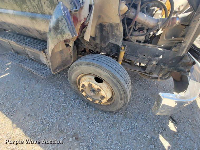 image for item HP9735 2005 Ford F650  SuperCab rollback truck