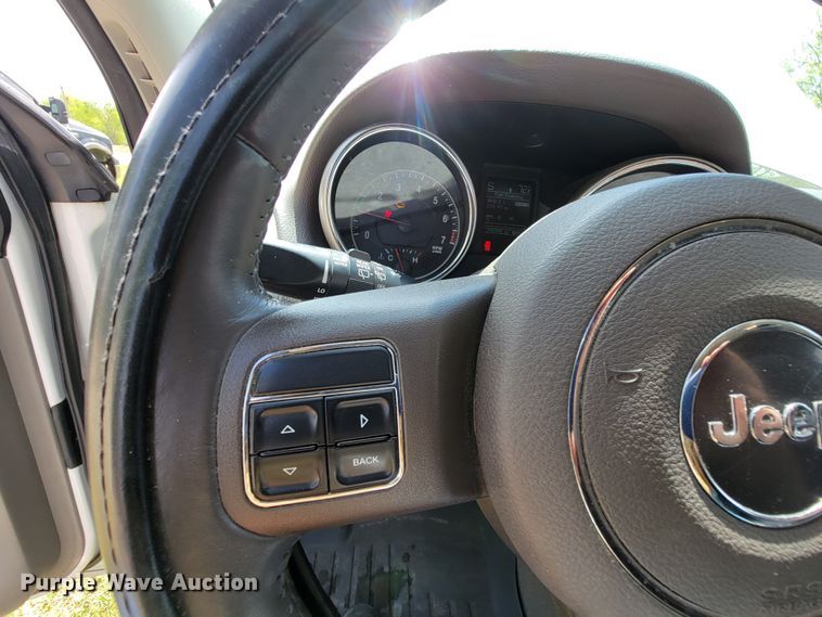 image for item HY9009 2012 Jeep Grand Cherokee Laredo  SUV