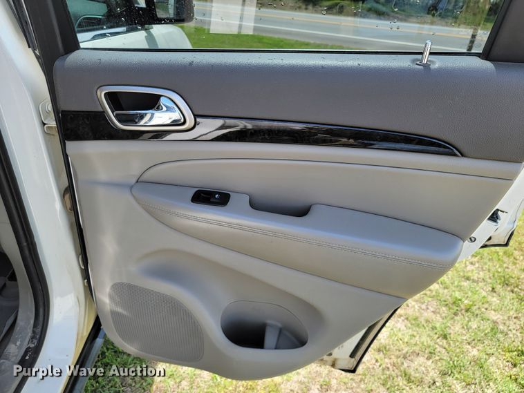 image for item HY9009 2012 Jeep Grand Cherokee Laredo  SUV