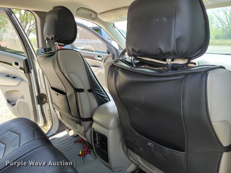 image for item HY9009 2012 Jeep Grand Cherokee Laredo  SUV