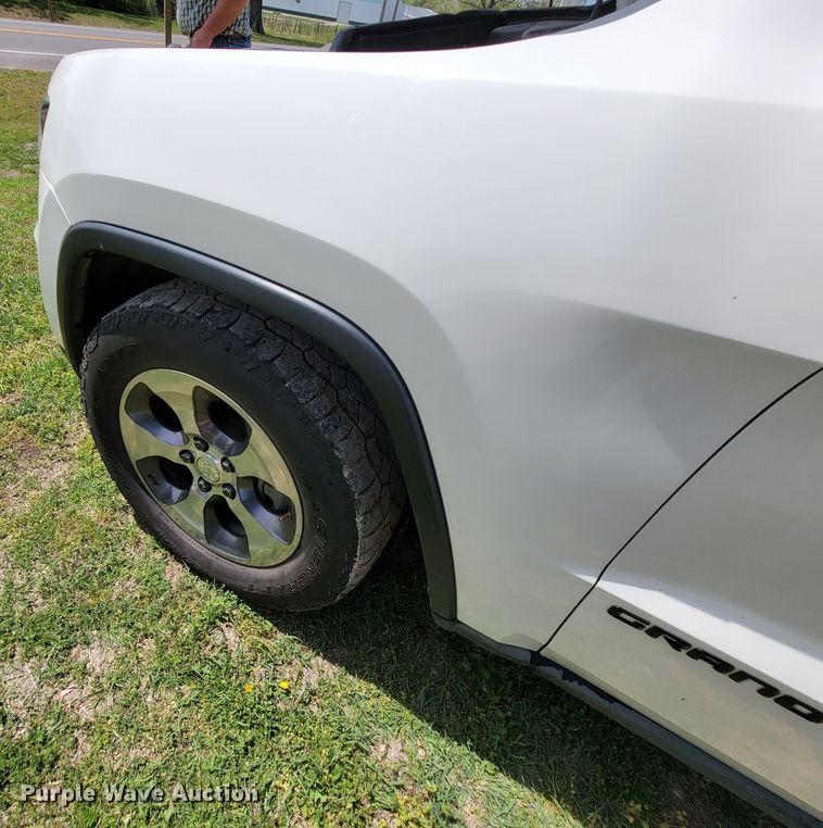 image for item HY9009 2012 Jeep Grand Cherokee Laredo  SUV