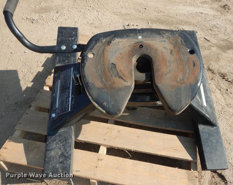 image for item IB9772 2010 Bulldog Hi-Rise 550  conversion hitch