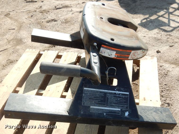 image for item IB9772 2010 Bulldog Hi-Rise 550  conversion hitch