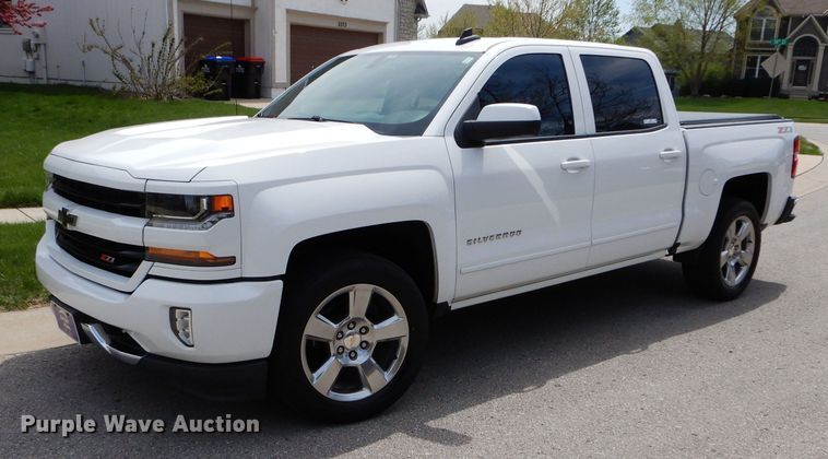 image for item JX9072 2017 Chevrolet Silverado 1500  Crew Cab pickup truck