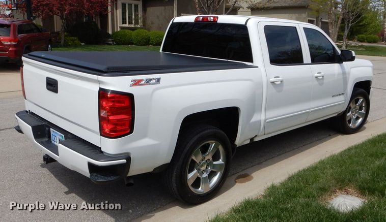 image for item JX9072 2017 Chevrolet Silverado 1500  Crew Cab pickup truck