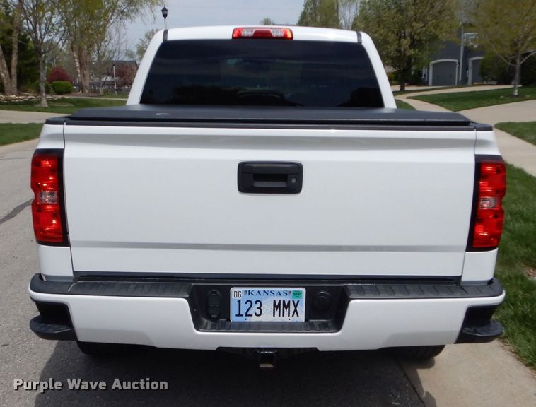 image for item JX9072 2017 Chevrolet Silverado 1500  Crew Cab pickup truck