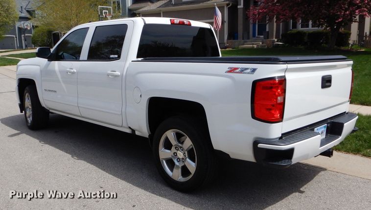 image for item JX9072 2017 Chevrolet Silverado 1500  Crew Cab pickup truck