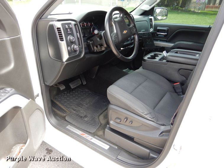 image for item JX9072 2017 Chevrolet Silverado 1500  Crew Cab pickup truck