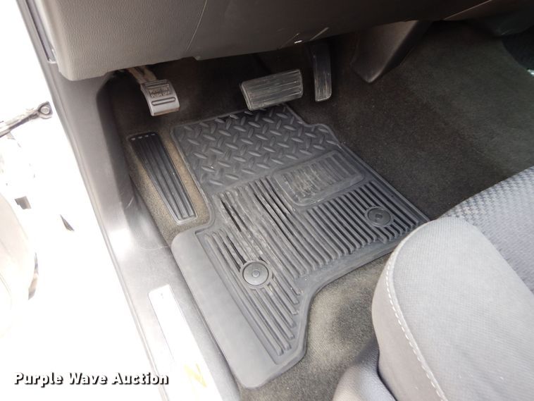 image for item JX9072 2017 Chevrolet Silverado 1500  Crew Cab pickup truck