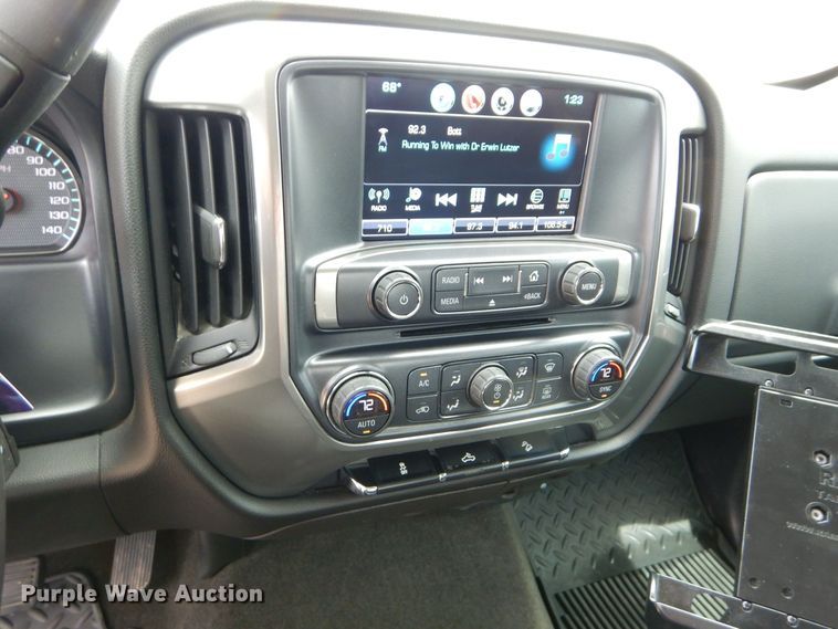 image for item JX9072 2017 Chevrolet Silverado 1500  Crew Cab pickup truck