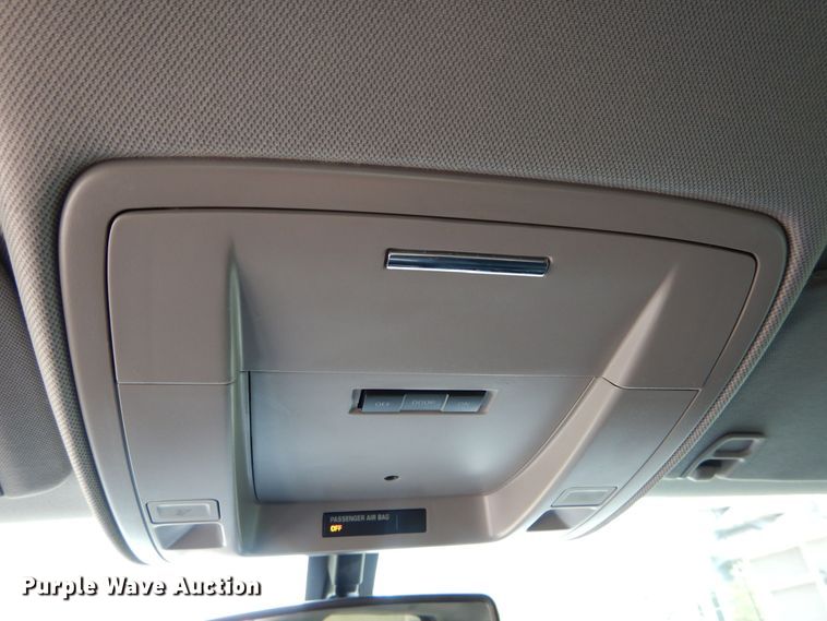 image for item JX9072 2017 Chevrolet Silverado 1500  Crew Cab pickup truck