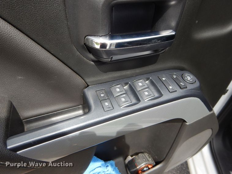 image for item JX9072 2017 Chevrolet Silverado 1500  Crew Cab pickup truck