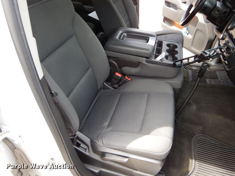 image for item JX9072 2017 Chevrolet Silverado 1500  Crew Cab pickup truck