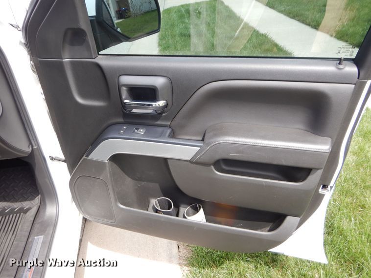 image for item JX9072 2017 Chevrolet Silverado 1500  Crew Cab pickup truck