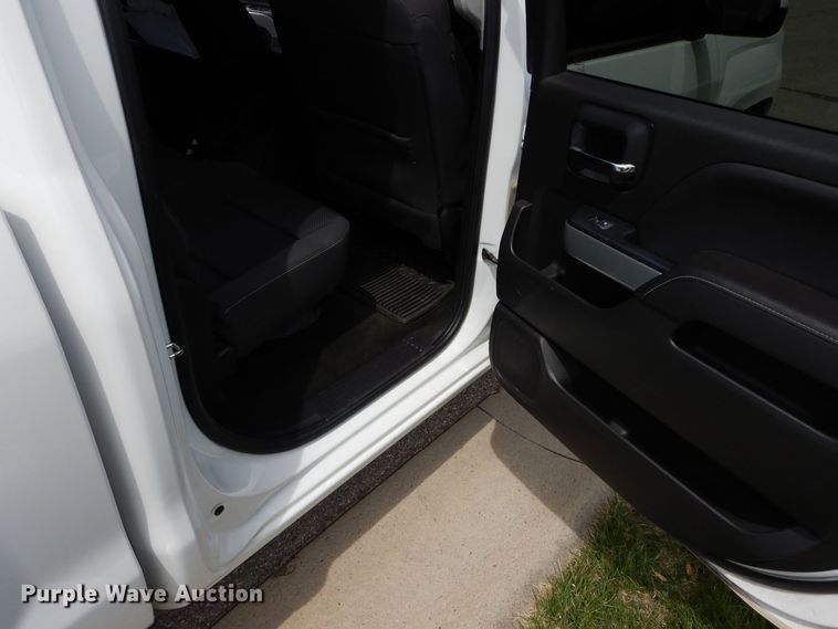 image for item JX9072 2017 Chevrolet Silverado 1500  Crew Cab pickup truck