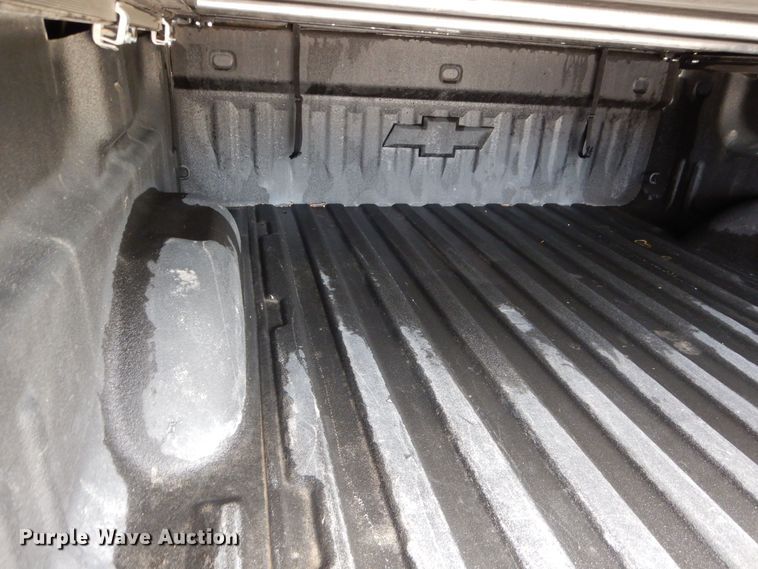 image for item JX9072 2017 Chevrolet Silverado 1500  Crew Cab pickup truck