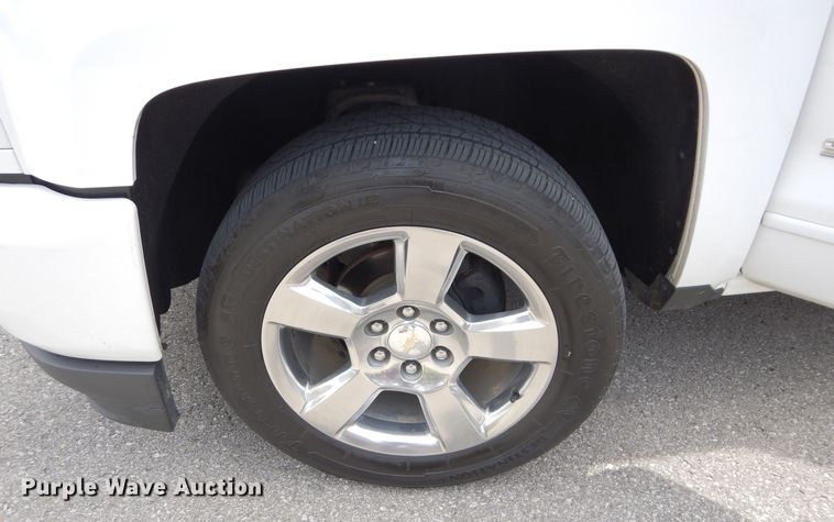 image for item JX9072 2017 Chevrolet Silverado 1500  Crew Cab pickup truck