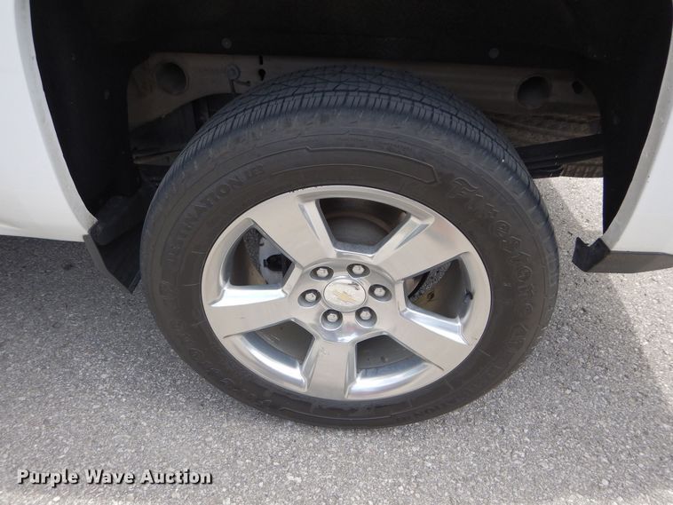 image for item JX9072 2017 Chevrolet Silverado 1500  Crew Cab pickup truck