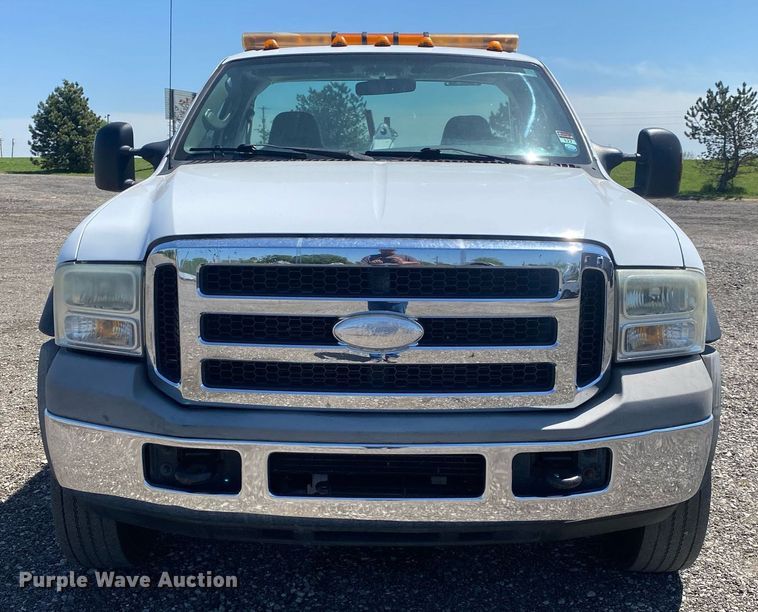 image for item KB9468 2006 Ford F450 Super Duty XLT  tow truck