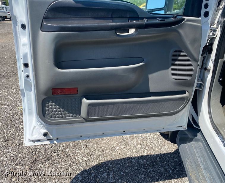 image for item KB9468 2006 Ford F450 Super Duty XLT  tow truck