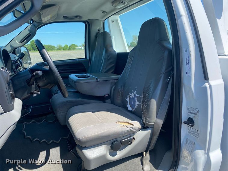 image for item KB9468 2006 Ford F450 Super Duty XLT  tow truck