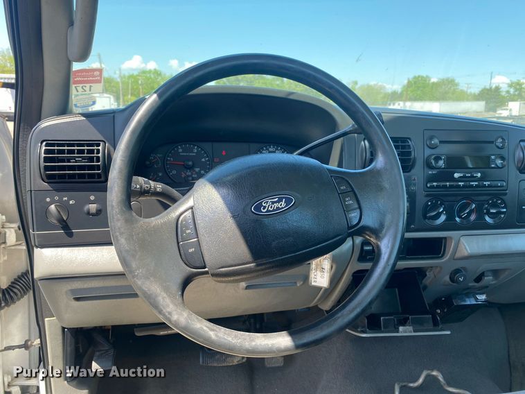 image for item KB9468 2006 Ford F450 Super Duty XLT  tow truck