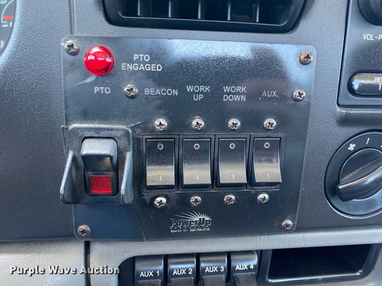 image for item KB9468 2006 Ford F450 Super Duty XLT  tow truck