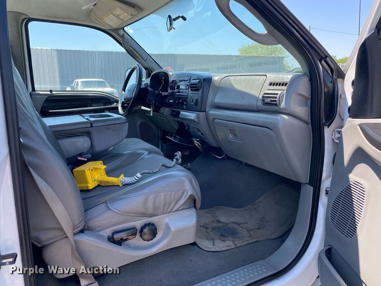 image for item KB9468 2006 Ford F450 Super Duty XLT  tow truck