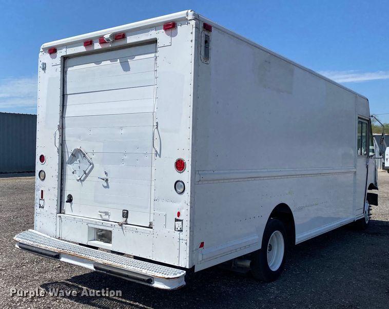 image for item KB9478 1999 Freightliner MT55  delivery truck