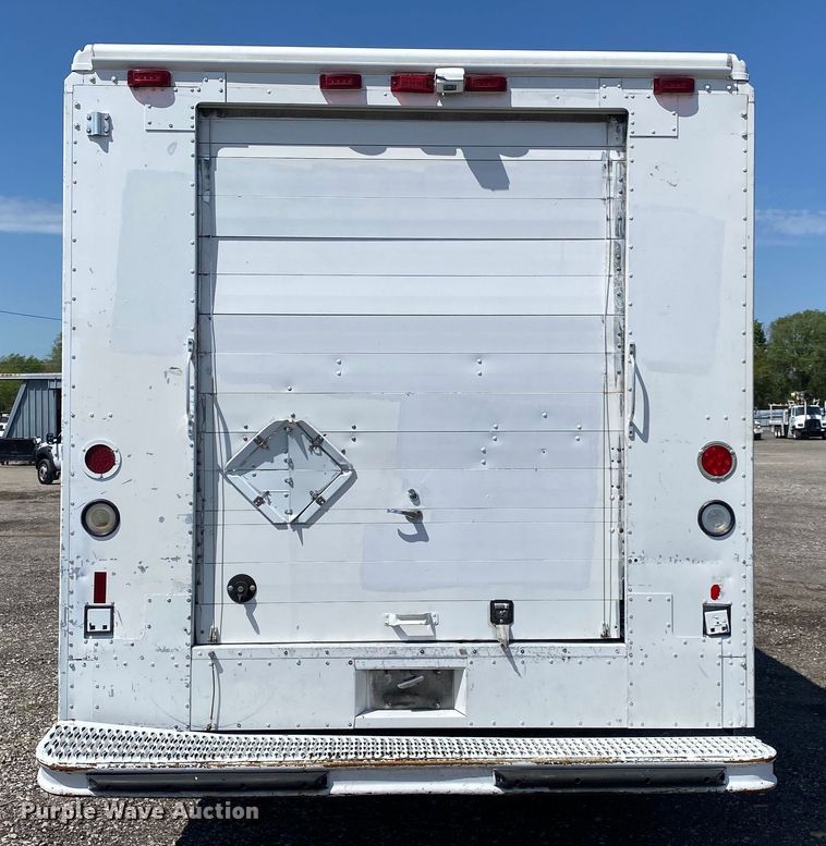 image for item KB9478 1999 Freightliner MT55  delivery truck