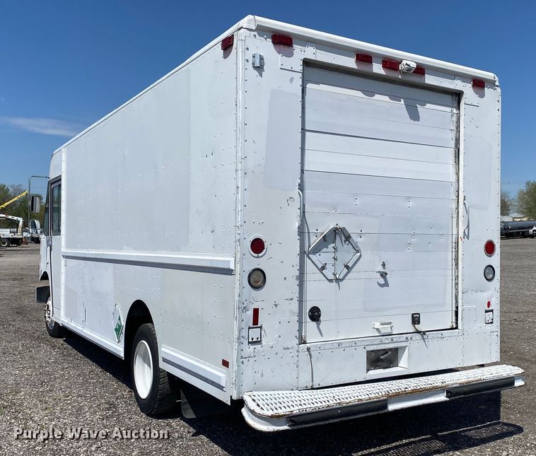 image for item KB9478 1999 Freightliner MT55  delivery truck