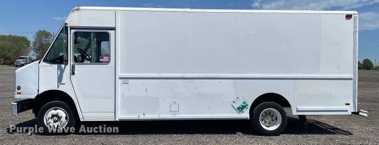 image for item KB9478 1999 Freightliner MT55  delivery truck