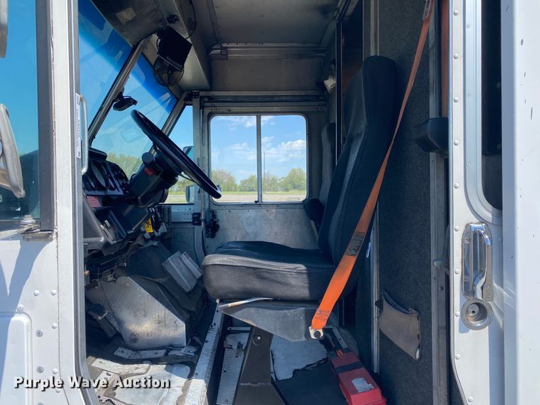 image for item KB9478 1999 Freightliner MT55  delivery truck