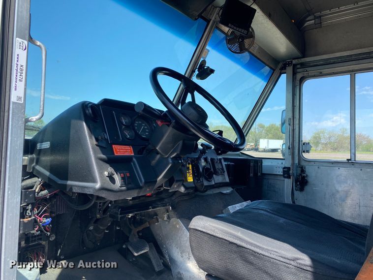 image for item KB9478 1999 Freightliner MT55  delivery truck