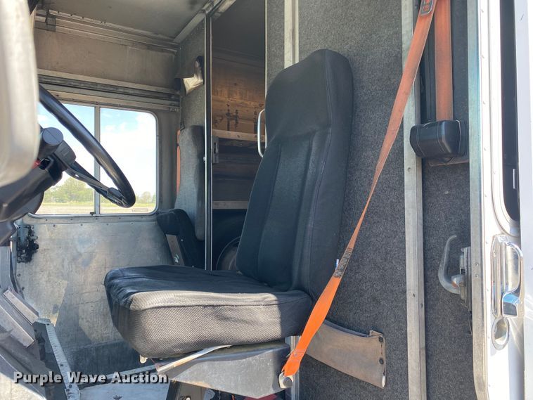 image for item KB9478 1999 Freightliner MT55  delivery truck