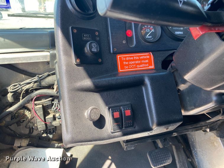 image for item KB9478 1999 Freightliner MT55  delivery truck