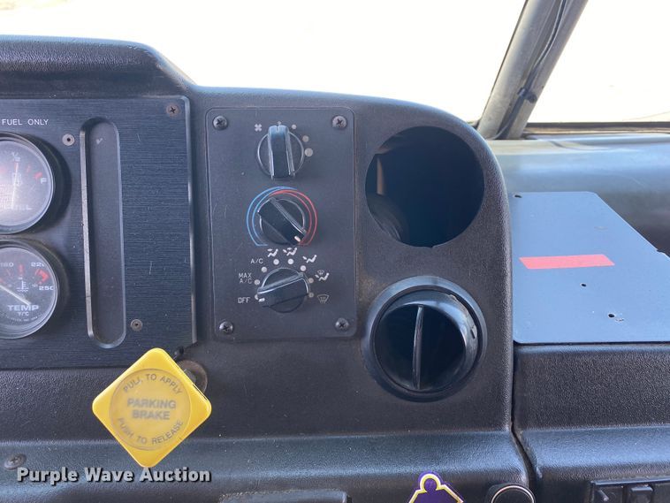 image for item KB9478 1999 Freightliner MT55  delivery truck