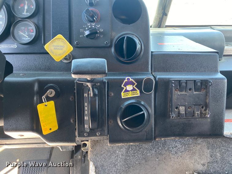 image for item KB9478 1999 Freightliner MT55  delivery truck