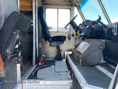 image for item KB9478 1999 Freightliner MT55  delivery truck