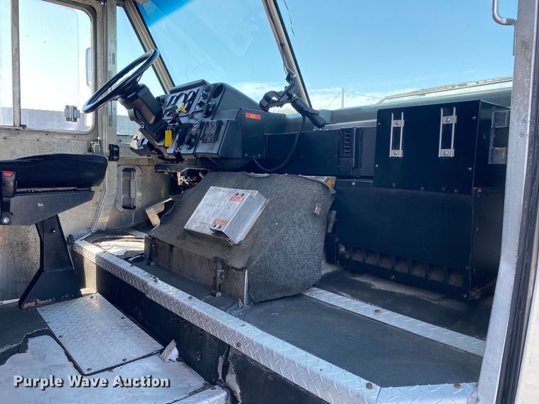 image for item KB9478 1999 Freightliner MT55  delivery truck