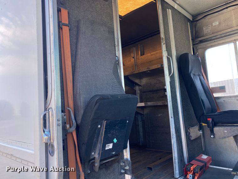 image for item KB9478 1999 Freightliner MT55  delivery truck