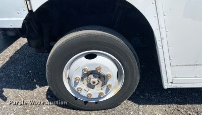 image for item KB9478 1999 Freightliner MT55  delivery truck